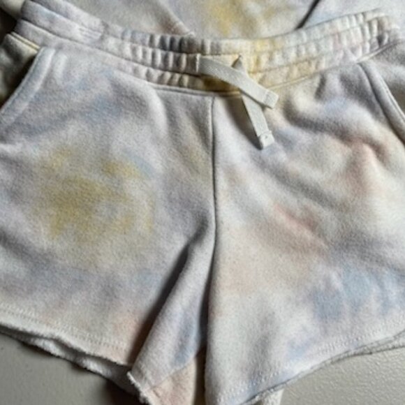 OshKosh B'gosh Girls Cloud-Dye Pullover & Shorts Set, Size 6/6X - Picture 3 of 5